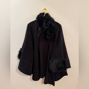 Parkhurst Desmona Faux Fur Trim Fleece Cape